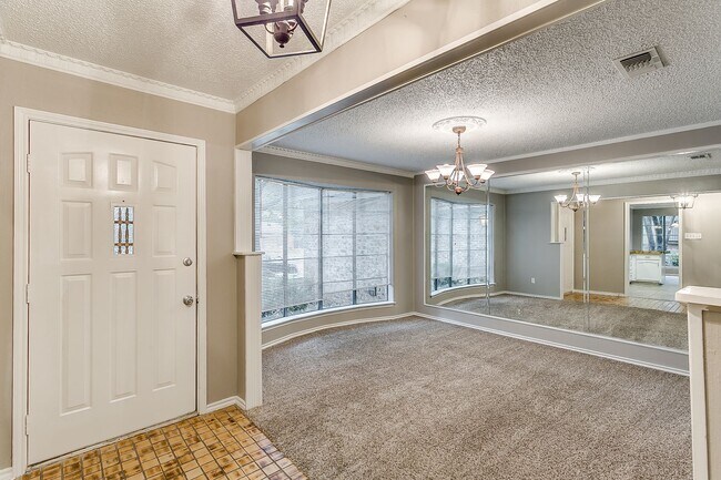 Foto del edificio - Spacious Home in great location!
