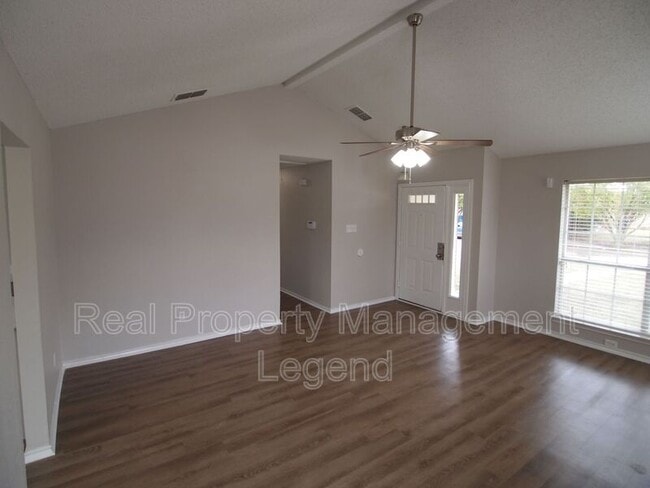 Foto del edificio - 801 Shadybrook Ln