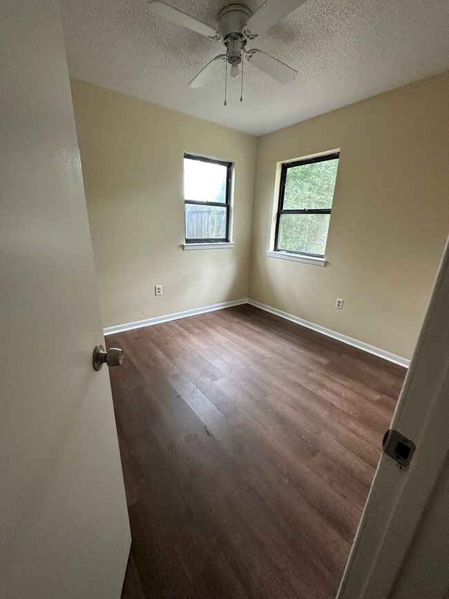 Building Photo - 3 Bedroom and 2 Bathroom home.