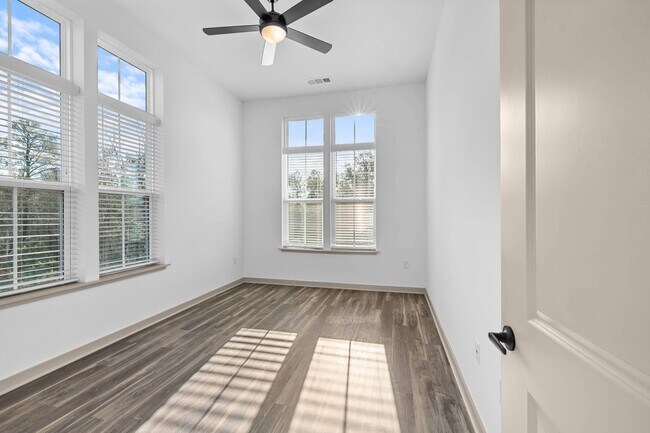 Foto del edificio - The River