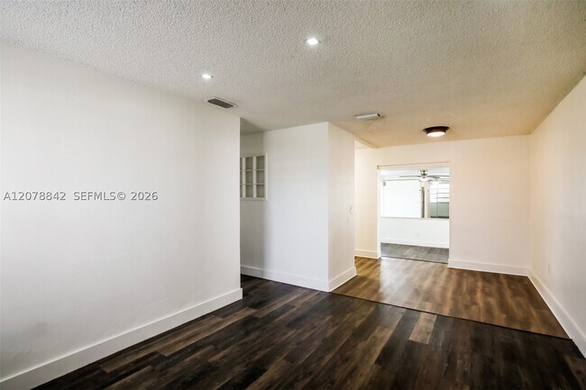 Foto del edificio - 10020 SW 37th St