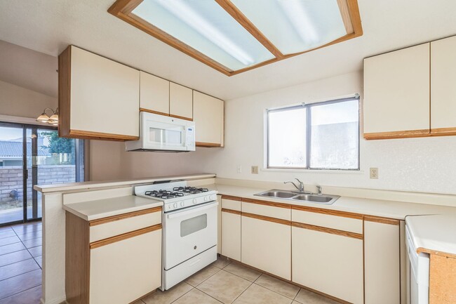 Building Photo - 78701 Ave 42