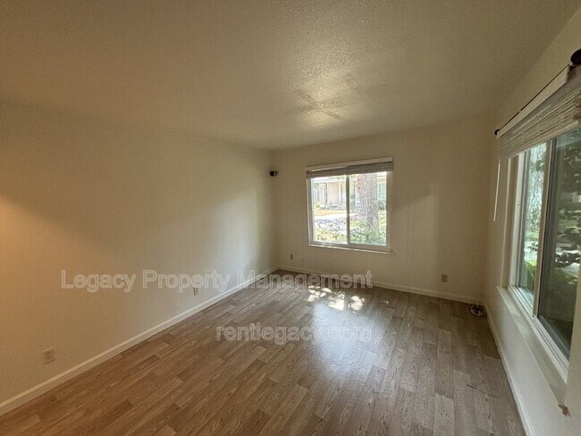 Foto del edificio - 163 Fairgrounds Dr