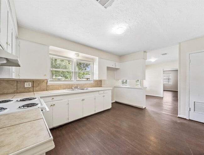 Foto del edificio - 1413 3rd Ave N