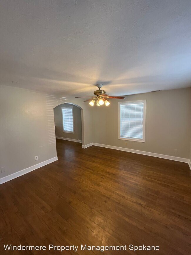 Building Photo - 3 br, 1.5 bath House - 2111 W 13th