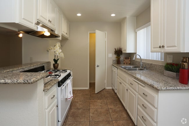 2HAB, 2BA - 900 ft² - Woodglen Apartments