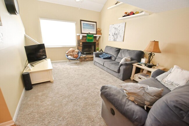 Foto del edificio - Fully furnished 2 bedroom 2 bath Condo steps to Notre Dame!