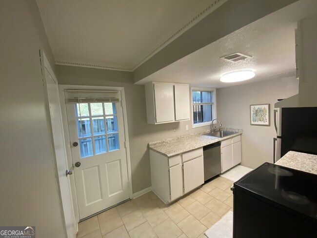 Foto del edificio - 2946 N Dekalb Dr