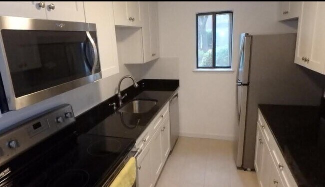 Kitchen - 32 Village Hill Ln