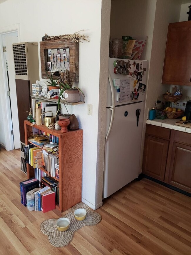 Building Photo - LONG-TERM RENTAL: Prime Location! Economic...