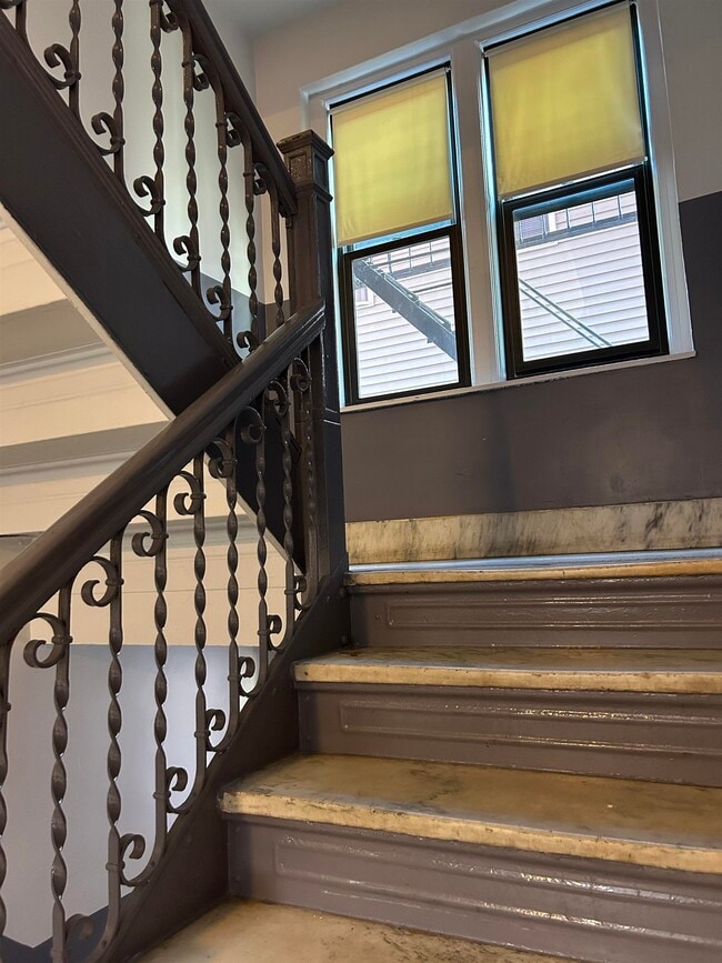 Foto del edificio - 287 Lawton Ave