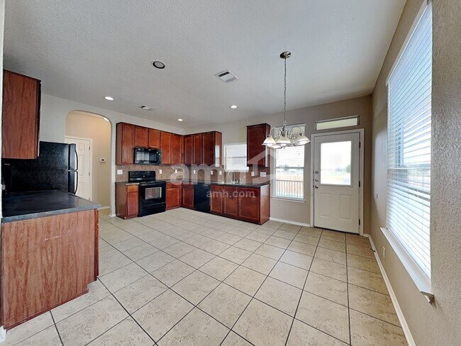 Building Photo - 2226 Lakeline Dr