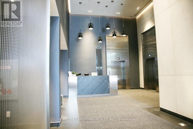 Photo du bâtiment - 28 Wellesley St E