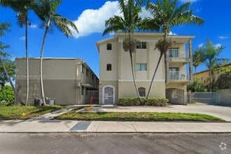 Building Photo - 695 SW 11th St