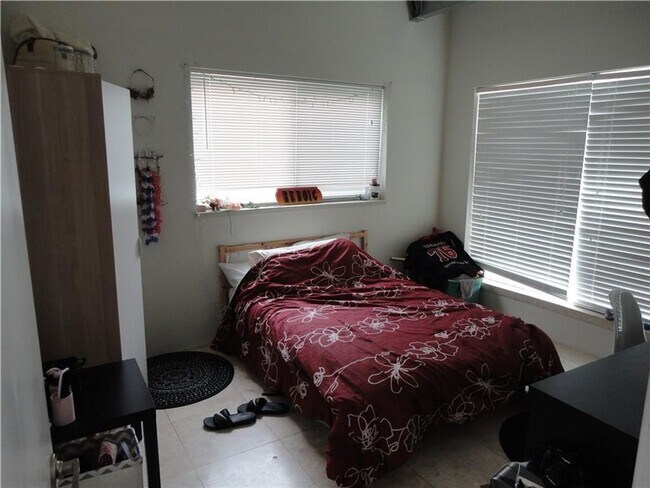 Foto del edificio - 210 E 32nd St