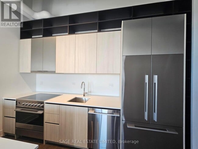 Photo du bâtiment - 150 Logan Ave