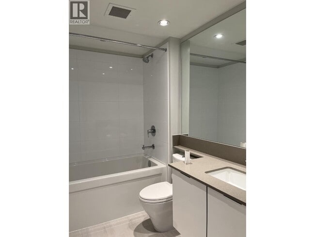 Photo du bâtiment - 6638 Dunblane Ave