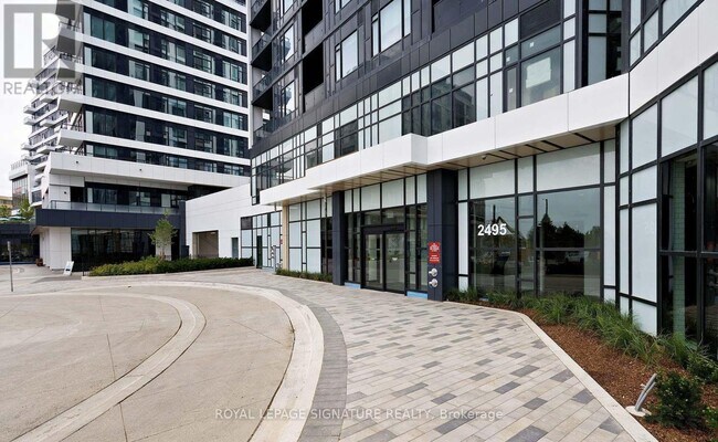Building Photo - 2495-2495 Eglinton Ave W