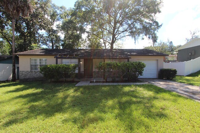 Foto del edificio - Lovely Home Available NOW!