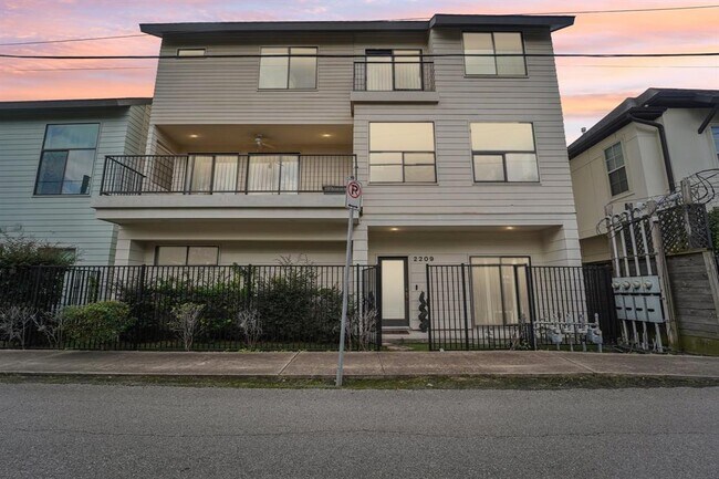 Foto del edificio - 2209 Bastrop St