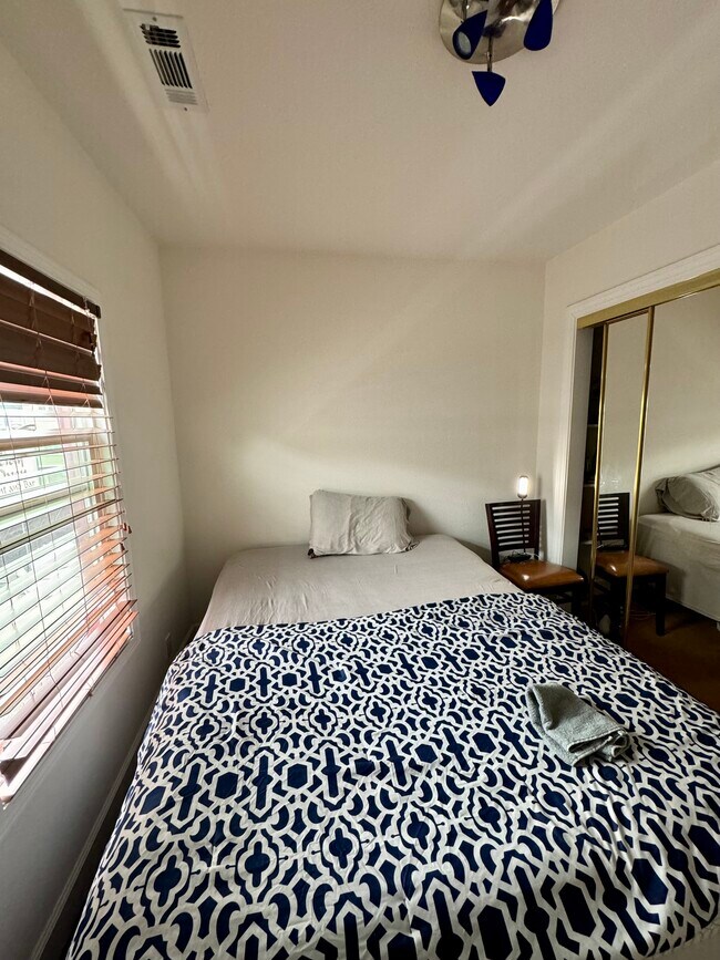 Foto del edificio - 2442 Clement St