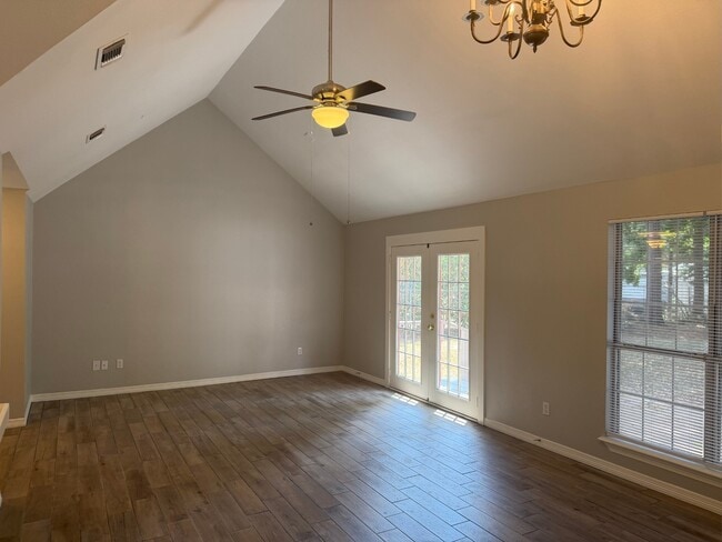 Building Photo - 12711 Woodcreek Dr