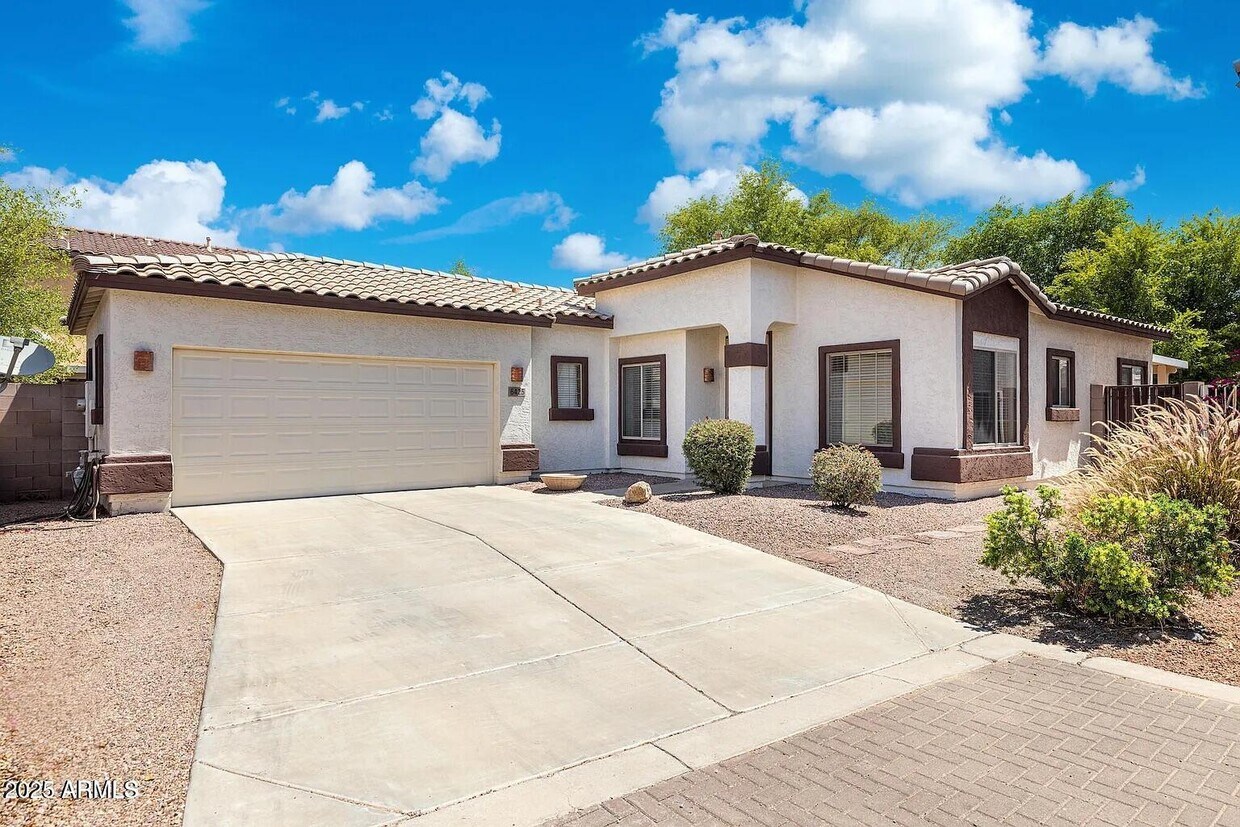 Primary Photo - 6425 S Kimberlee Way