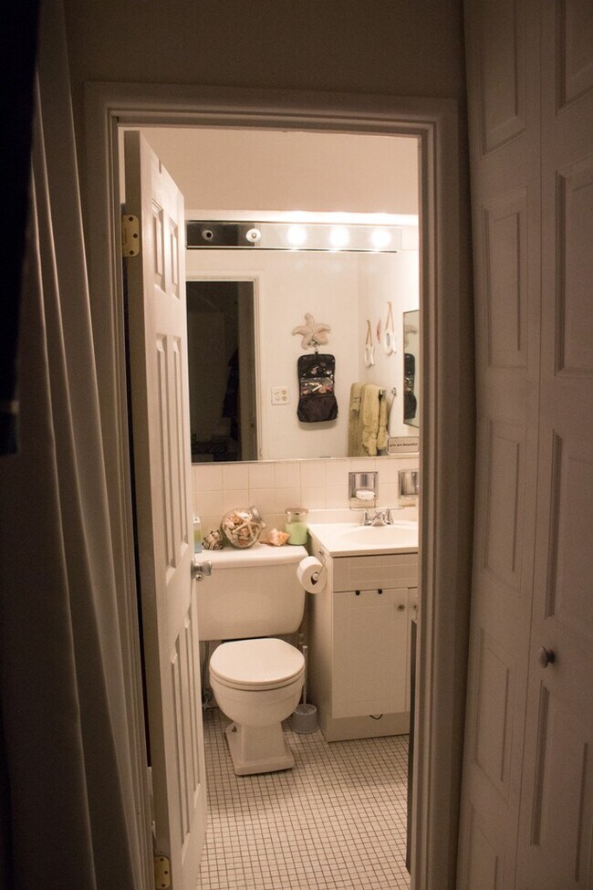 Foto del edificio - 3620 N Pine Grove Ave