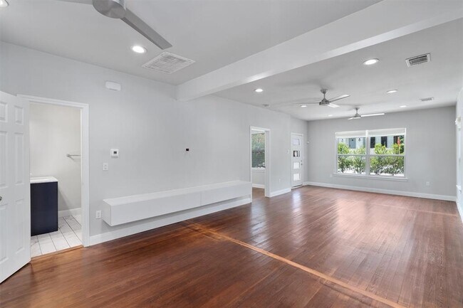 Foto del edificio - 1102 Woodland Ave