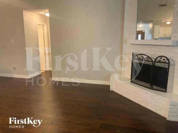 Foto del edificio - 2411 Shady Brook Dr