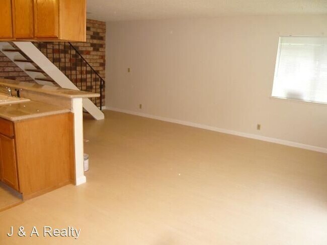 Building Photo - 2 br, 1 bath House - 34740 Skylark Dr #2