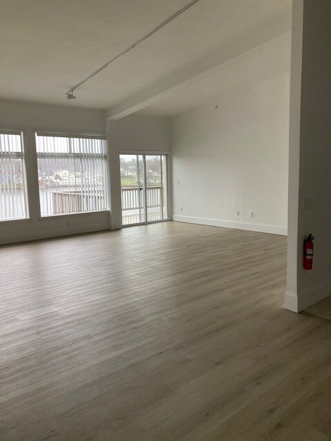 Living/Dining Room - 231 Lake Ave