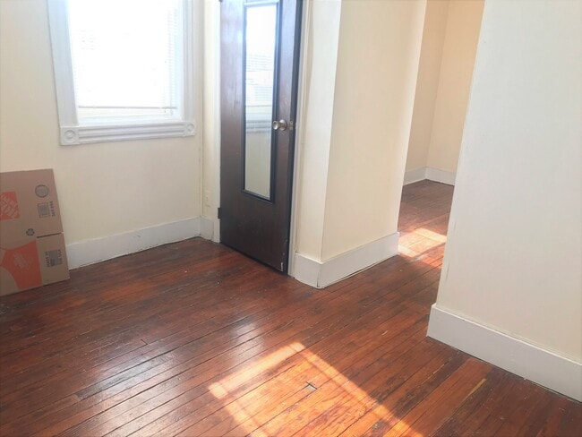 Closet - 219 Park Ave