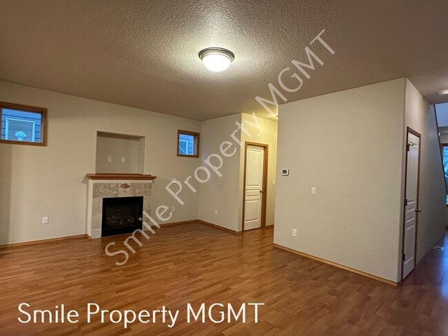 Foto del edificio - Lovely house with 4 bedrooms and 2.5 bathroom.