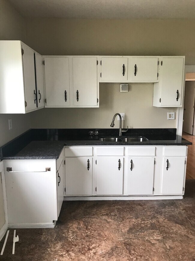 Foto del edificio - Awesome 3 Bedroom 1 bath duplex!