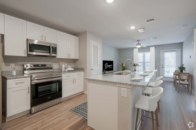 Building Photo - Dream Winter Haven