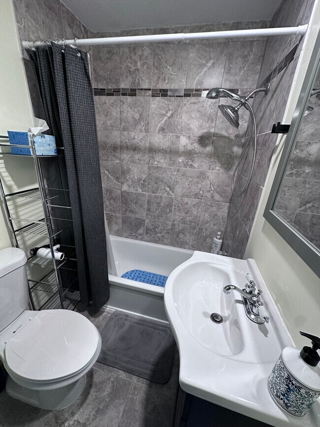 Foto del edificio - 76 Walnut Ln