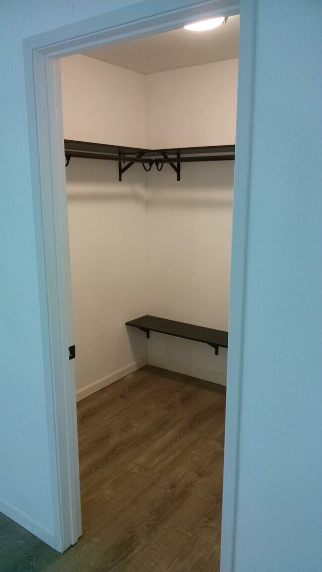 Building Photo - 3083 Mission Village Dr