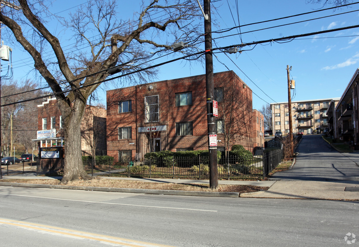 Foto principal - 4208-4212 Benning Rd NE