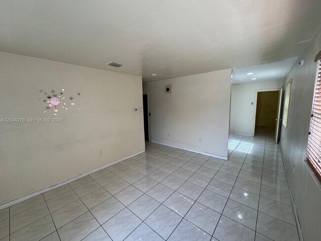Foto del edificio - 2428 NW 82nd St