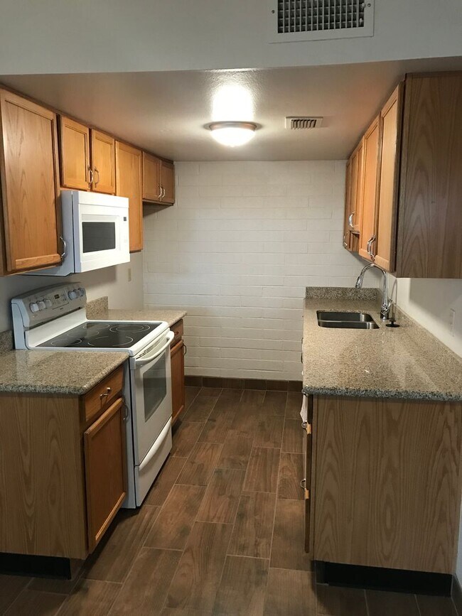 Foto del edificio - 2 bed 1.5 townhouse Scottsdale