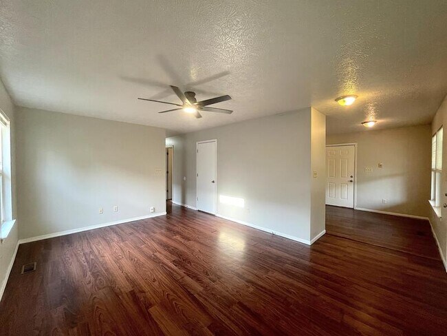 Foto del edificio - 942 W 25th St