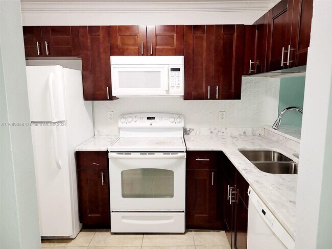 Building Photo - 2750 Forest Hills Blvd