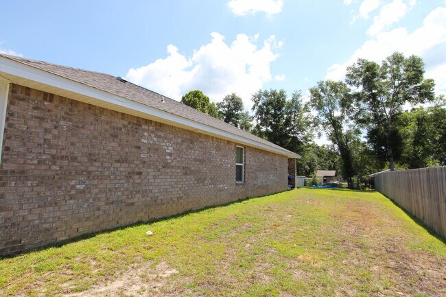 Foto del edificio - 5372 Wyndell Cir
