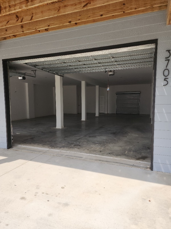 Building Photo - 3705 Oakview St