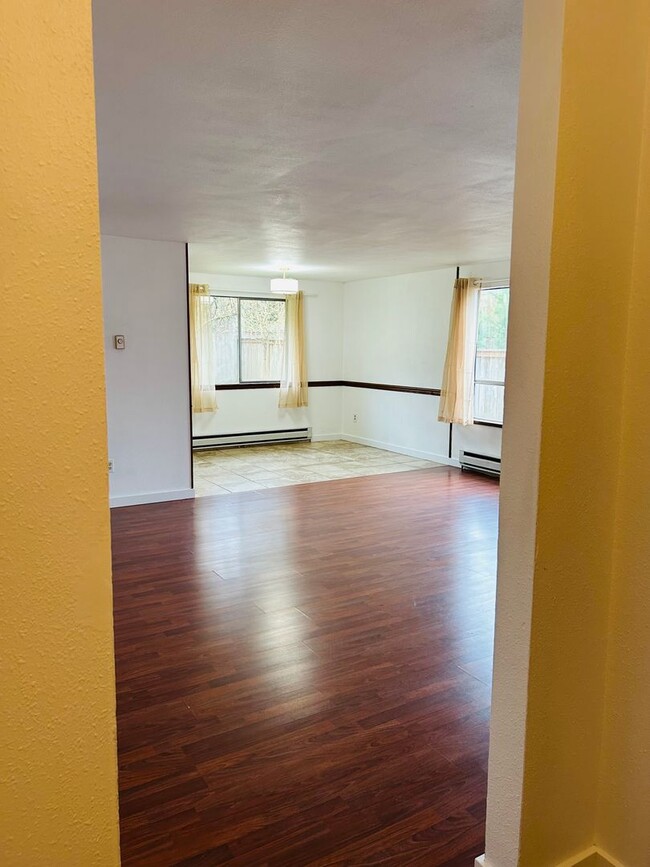 Building Photo - Education Hill Updated 3 Bedroom 1.75 Bath...