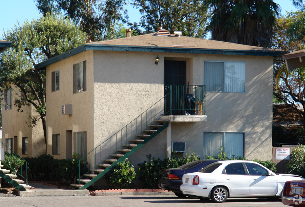 Building Photo - Claydelle Apartments