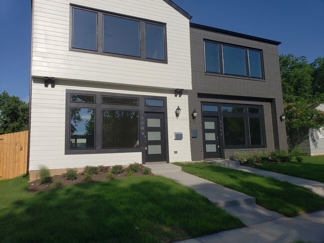 Foto del edificio - 3205 Forest Park Blvd