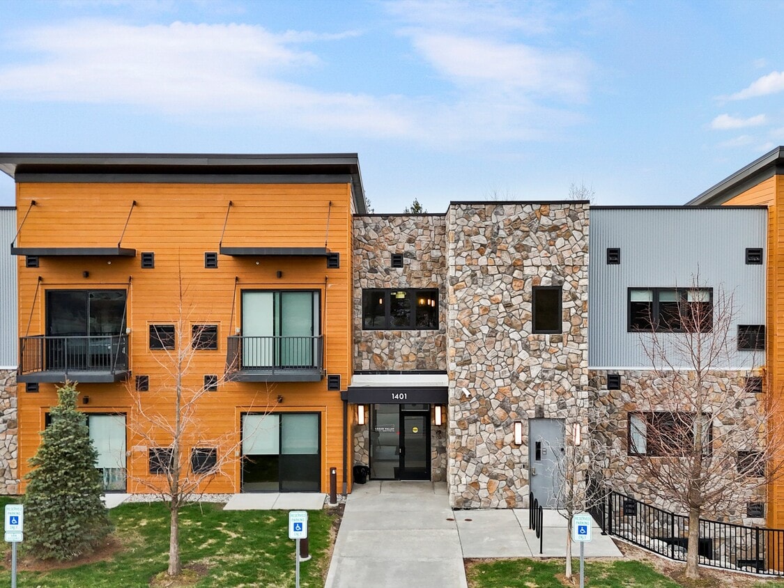 Primary Photo - Cedar Valley Luxury Apartments