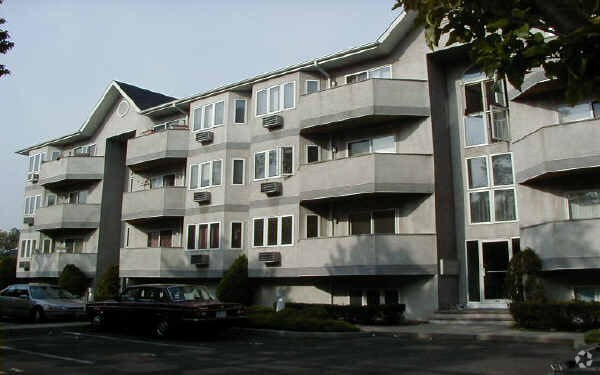 Foto del edificio - Convent Court Condominiums (por)